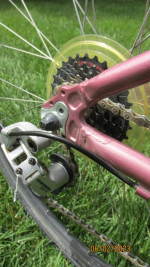 DIAMONDBACK MARAVISTA HYBRID BIKE 24 SPD w/seatpost shock absorber