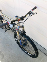 Seven Duo Lux Full Suspension Titanium frame, xtr & fox components.