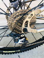 Seven Duo Lux Full Suspension Titanium frame, xtr & fox components.