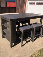 Dining table set(delivery available)