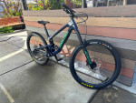 Santa Cruz MEGATOWER C , WHEELS 29 " , carbon fiber it LIKE NEW . It