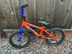 Mongoose Duster 16 inch with training wheels