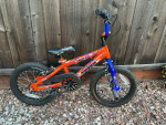Mongoose Duster 16 inch with training wheels