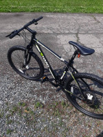 HARO FLIGHTLINE 26" like new,Disc brakes,SWEET