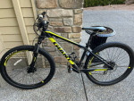 GIANT MOUNTAIN BIKE SIZE ADULT SMALL