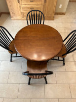 4 Chairs & Dining Table With Leaf