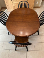 4 Chairs & Dining Table With Leaf