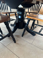 4 Chairs & Dining Table With Leaf