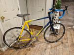 LIGHTWEIGHT CARBON/ALUMI .LEMOND ROAD BIKE LIKE NEW...CHECK OUT