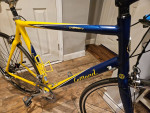 LIGHTWEIGHT CARBON/ALUMI .LEMOND ROAD BIKE LIKE NEW...CHECK OUT