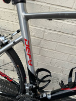 Giant Defy road bike / carbon fork / aluminum frame / exellemt condition!