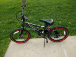 USED BOYS KENT ABYSS FREESTYLE BICYCLE 18 INCH WHEELS