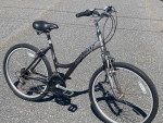 Woman’s Diamondback Hybrid Bike- Best For 5’4 to 5’8