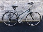 Women's Schwinn 21-spd hybrid sport bike MED / LGE for 5'5" to 5'10"