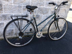 Women's Schwinn 21-spd hybrid sport bike MED / LGE for 5'5" to 5'10"