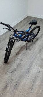 24 Magna Outreach 21 Speed Bike
