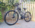Trek Neko 3 28" Hybrid Bike - Hydraulic - Like NEW