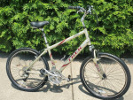 Trek Navigator 300 Hybrid Mountain Bike 24spd Deore Like New