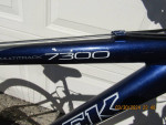 TREK 7300 hybrid; 5'3" to 5'5"; exc. cond; blue