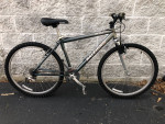 26" Raleigh hardtail mountain bike SMALL / MED for riders 5'3" to 5'8"