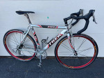 TREK 2200 ROADBIKE WITH ULTEGRA COMPONENTS