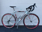 TREK 2200 ROADBIKE WITH ULTEGRA COMPONENTS