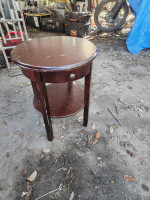 Round end table