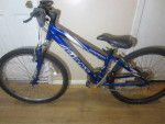 21 Speed GIANT BOULDER SE Mountain Bicycle 12-1/2 inch frame