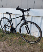 Medium Cannondale hybrid bike + brand new seat