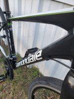 Medium Cannondale hybrid bike + brand new seat