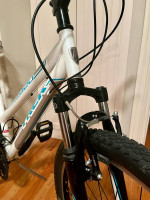 Trek 820 21-speed teen/women’s small mountain bike in like new condition