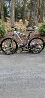 26” Trek 4300 Disc Brakes 24 Speed Mountain Bike Like New
