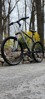 26” Trek 4300 Disc Brakes 24 Speed Mountain Bike Like New