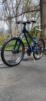 26” Giant Yukon Disc Brakes 24 Speed Mountain Bike Pristine Like New