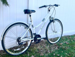 Medium Schwinn Discover Hybrid/Commuter Bike, Just Serviced