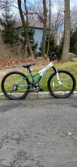 24” Diamondback Tess 21 Speed Mountain Bike Bicycle MINT Like New