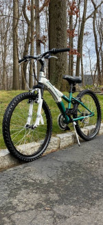 24” Diamondback Tess 21 Speed Mountain Bike Bicycle MINT Like New