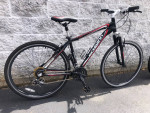 Schwinn 21-speed hybrid sport bike MEDIUM for riders 5'6" to 5'10"