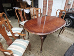 Dining room table set with 5 chairs and 2 leafs
