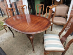 Dining room table set with 5 chairs and 2 leafs