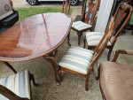 Dining room table set with 5 chairs and 2 leafs