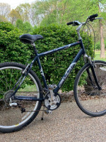 Extra large 22 inch Fuji Monterey 1.0 hybrid bicycle