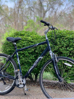 Extra large 22 inch Fuji Monterey 1.0 hybrid bicycle