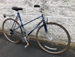 Women's Raleigh 10-speed commuter road bike for riders 5'8" to 5'11"