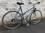 Women's Raleigh 10-speed commuter road bike for riders 5'8" to 5'11"