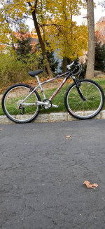 26” Specialized Hardrock 24 Speed Mountain Bike Bicycle Like New MINT