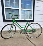 VINTAGE 1975 SCHWINN VARSITY GREEN BIKE!!