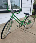 VINTAGE 1975 SCHWINN VARSITY GREEN BIKE!!