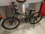 24" GIANT XTC 7 SPEED MOUNTAIN BIKE IN PRISTINE CONDITION