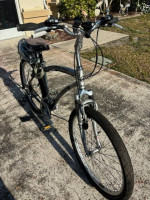 Diamondback Wildwood Deluxe Hybrid Bike in Like New Condition